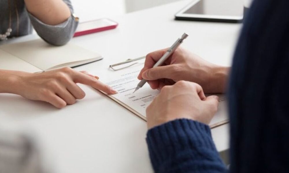 What to Look for in a Lender When Considering a Payday Loan with Bad Credit