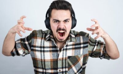 sound of an angry grunt